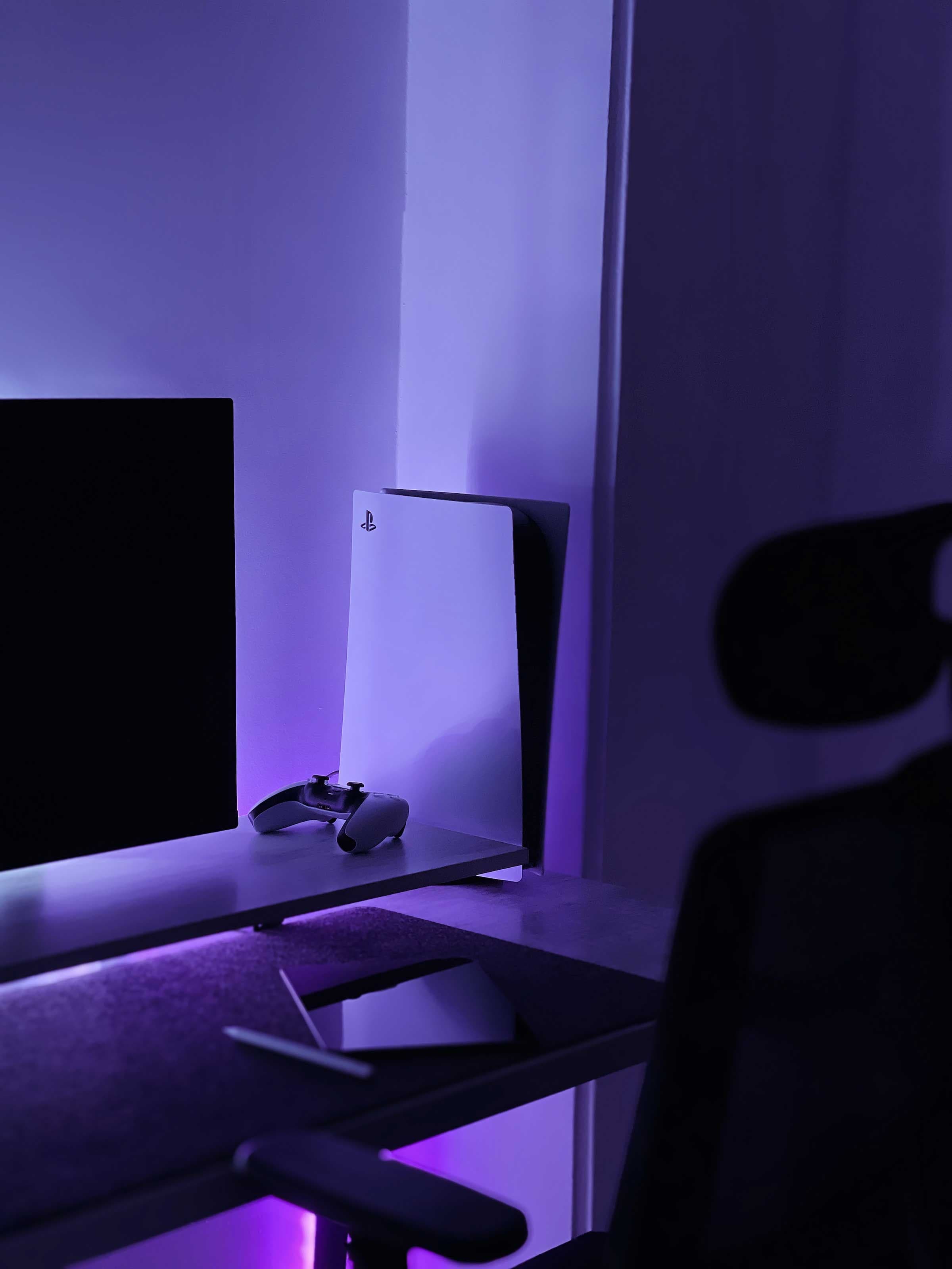 Afshin T2Y Desk Setup Image 3