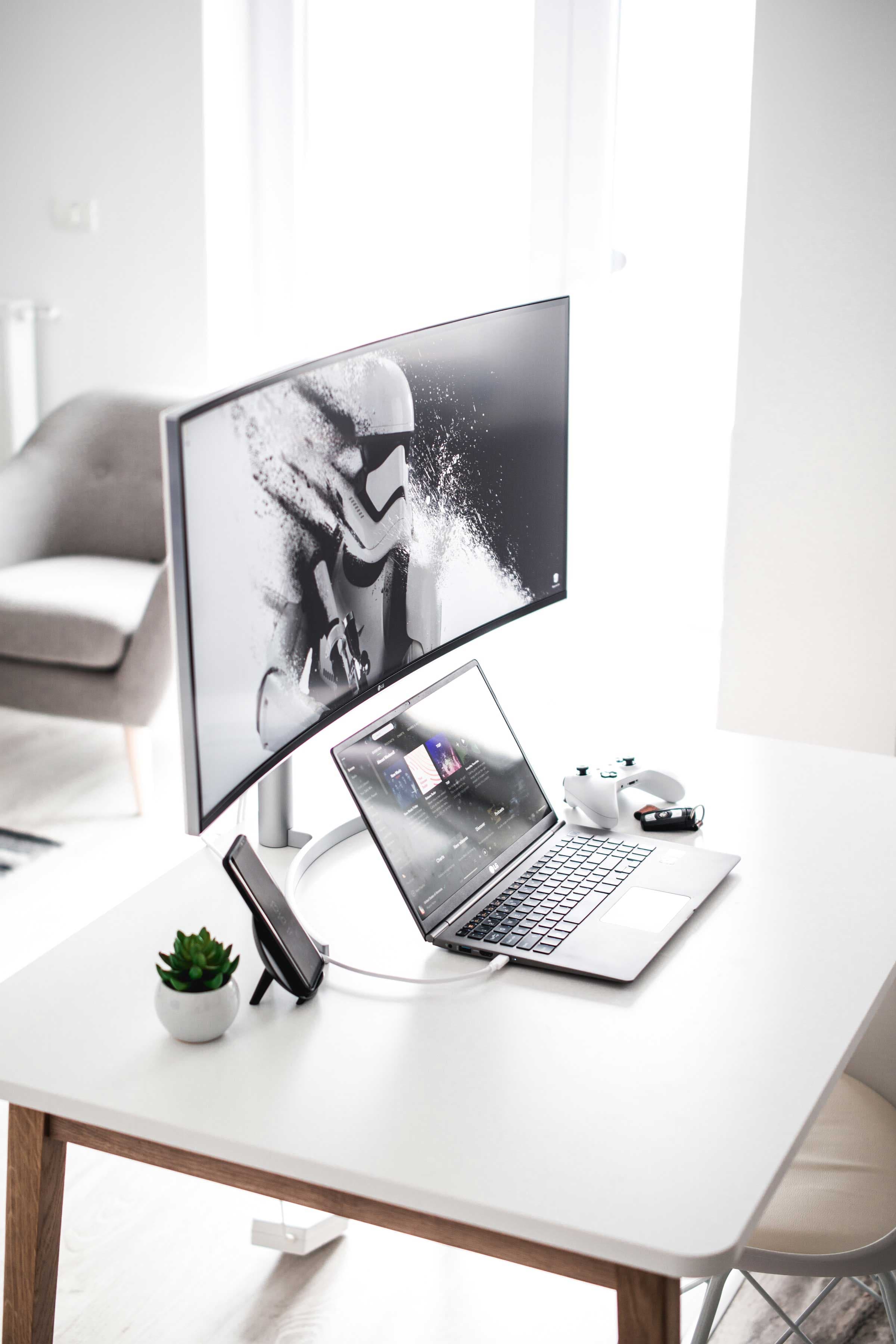 Alexandru Acea Desk Setup Image 2