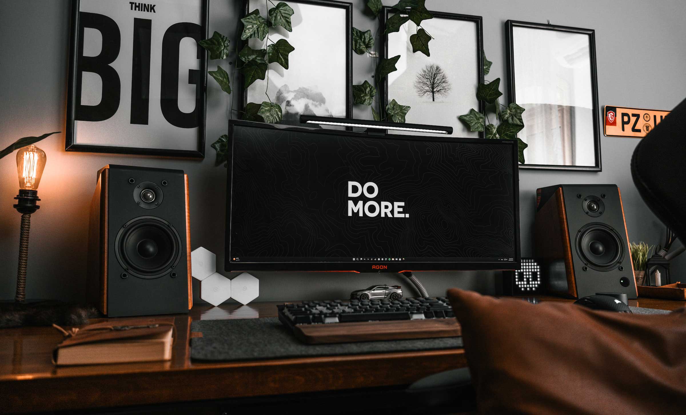Amr Taha Desk Setup Image 1