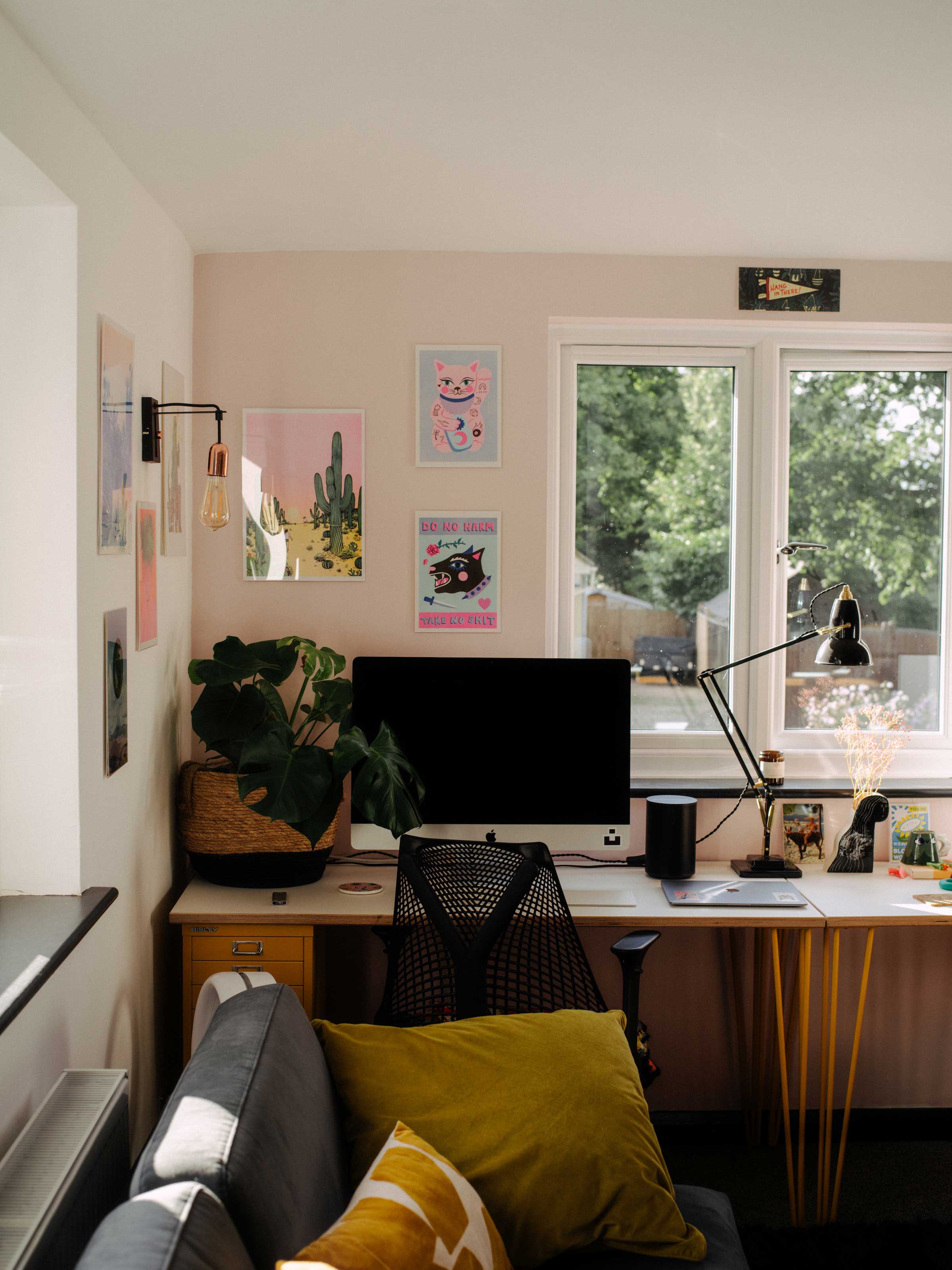 Annie Spratt Desk Setup Image 2