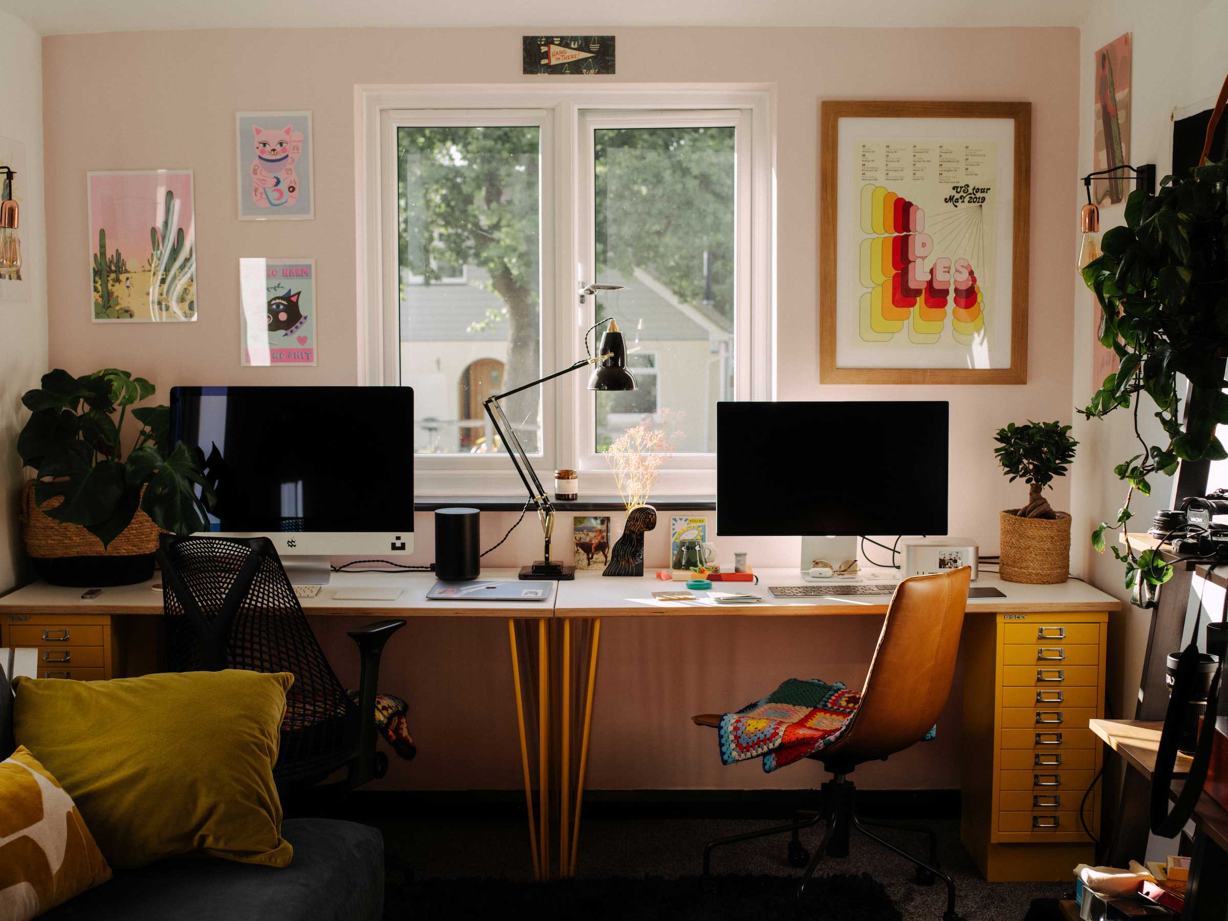 Annie Spratt Desk Setup Image 1