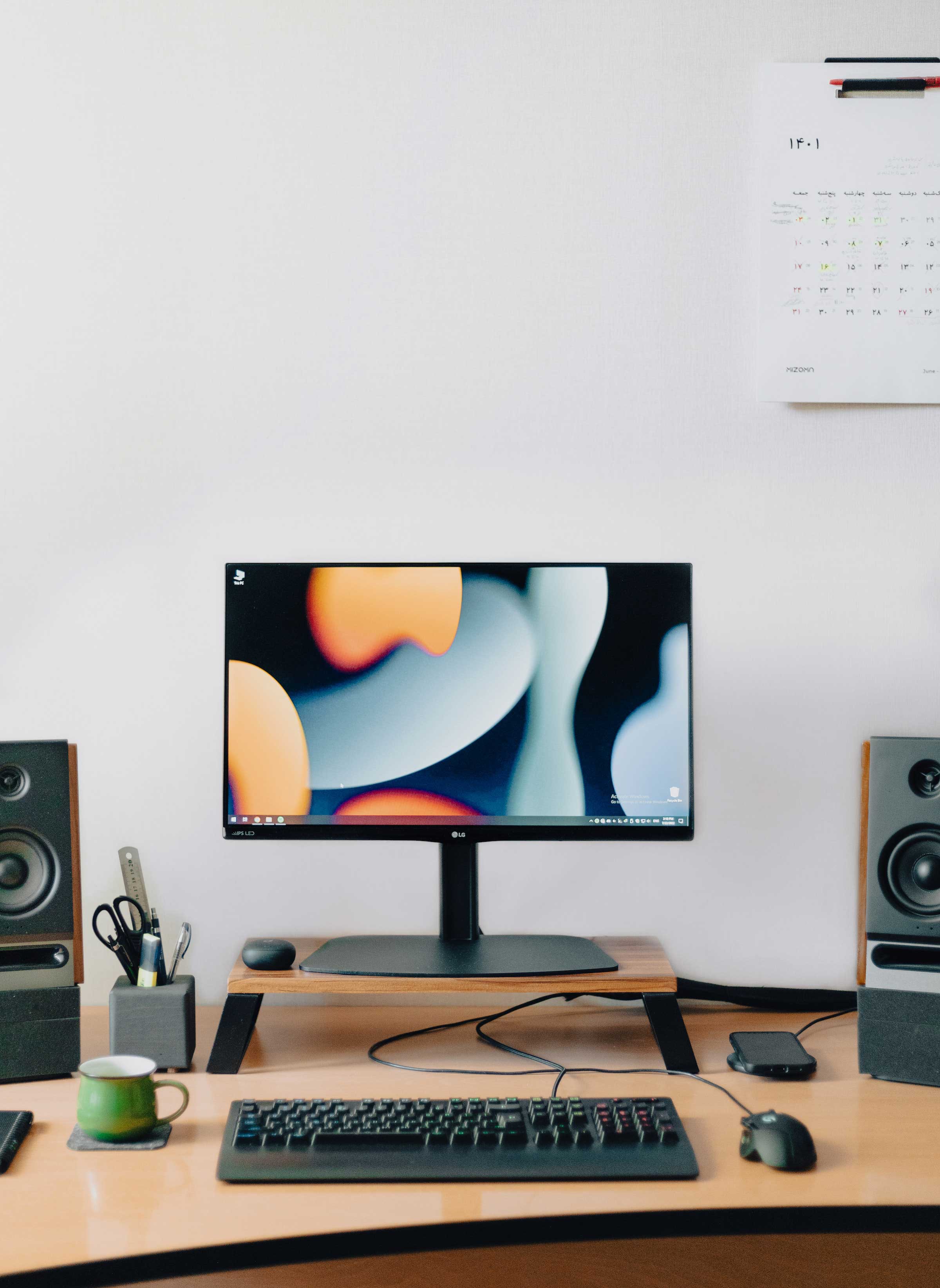 Behnam Norouzi
 Desk Setup Image 1