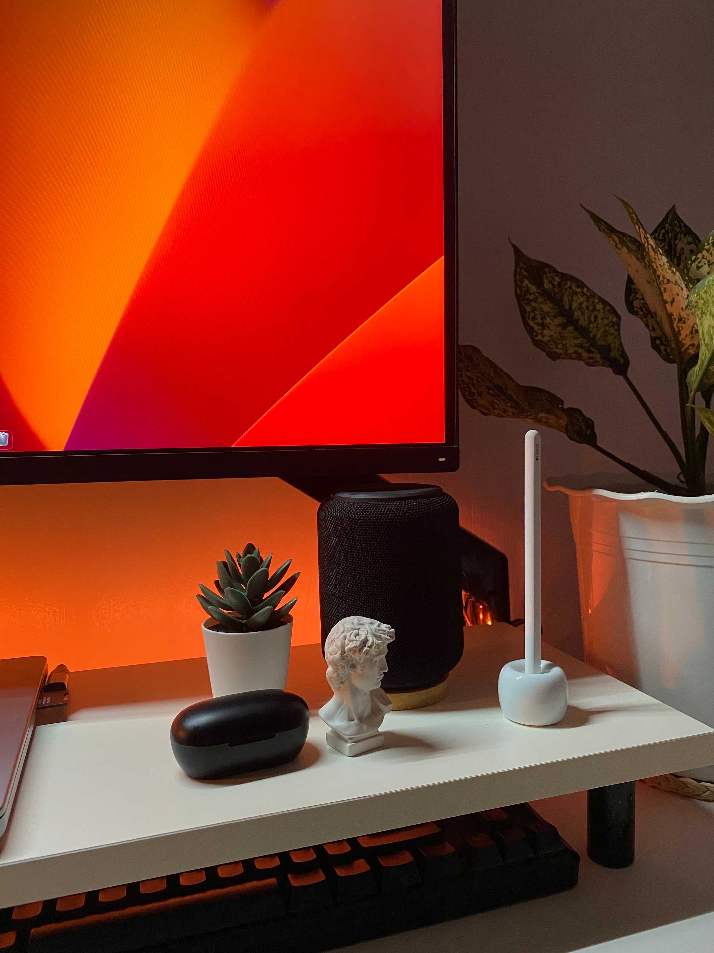 EJ Aquino Desk Setup Image 2