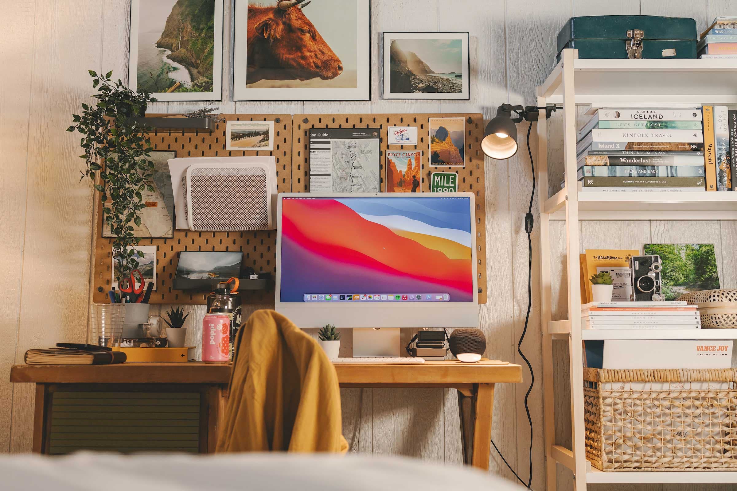 Hans Isaacson Desk Setup Image 1
