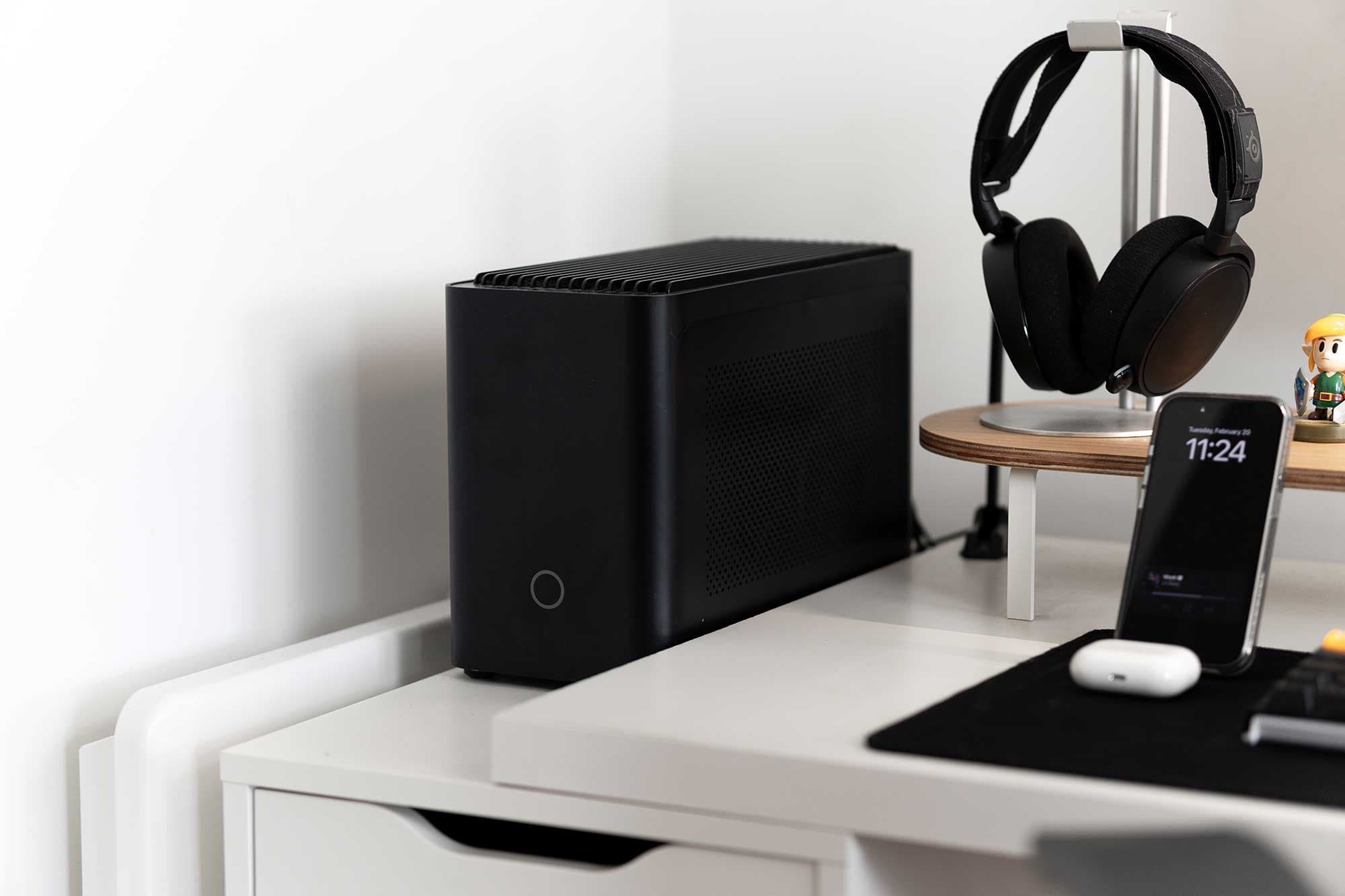 Julien Gerald Desk Setup Image 3