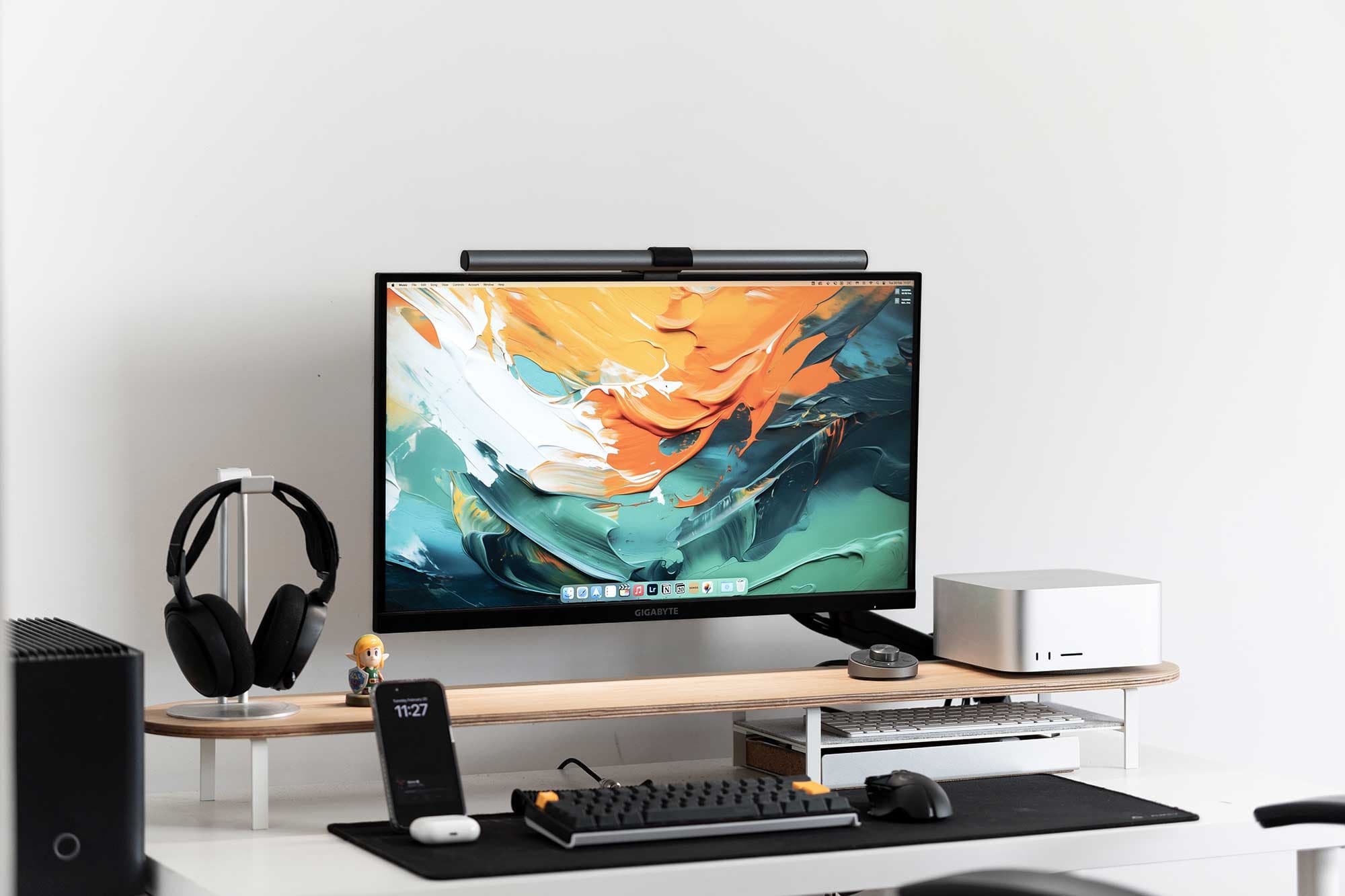 Julien Gerald Desk Setup Image 1