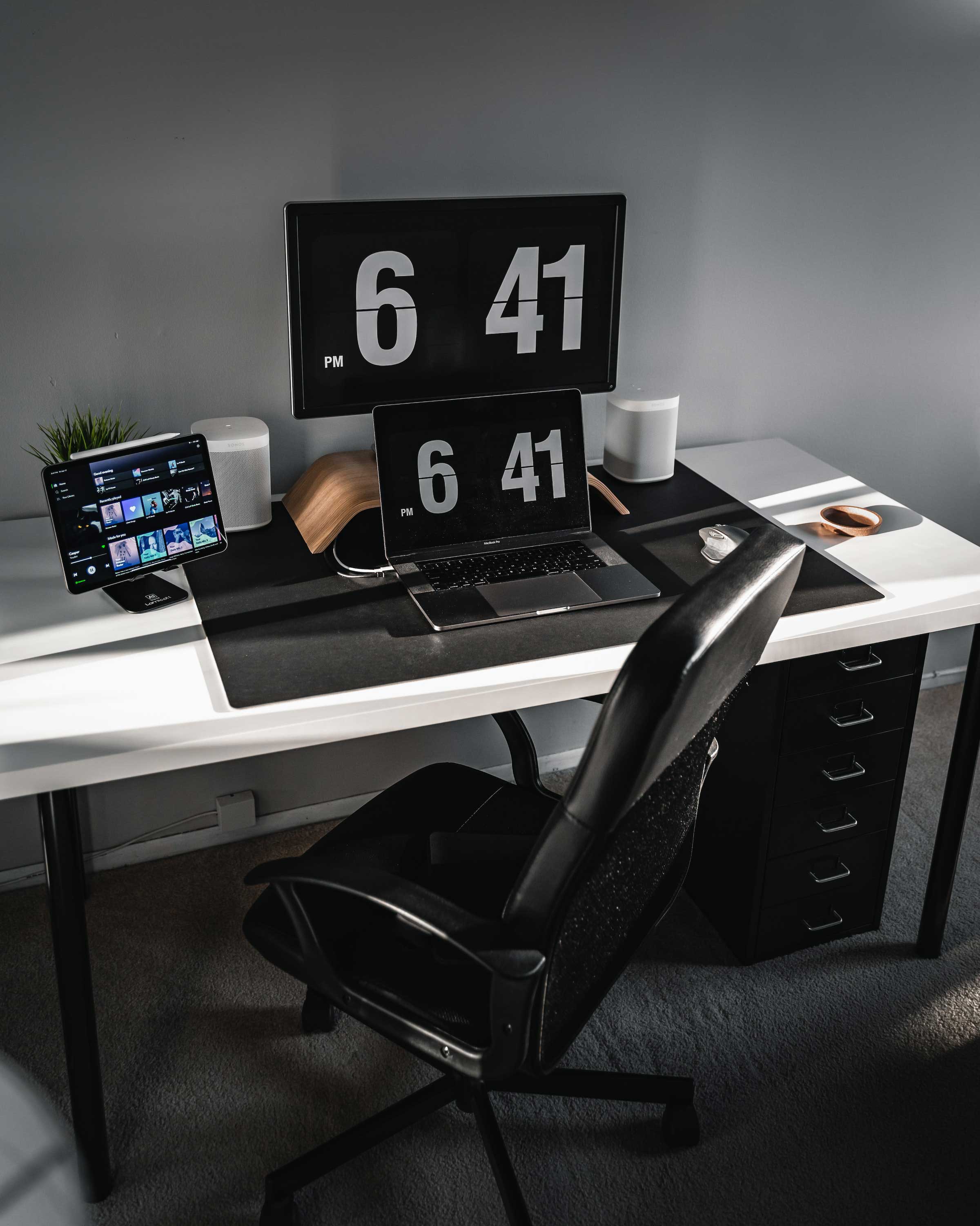 Kevin Bhagat Desk Setup Image 1