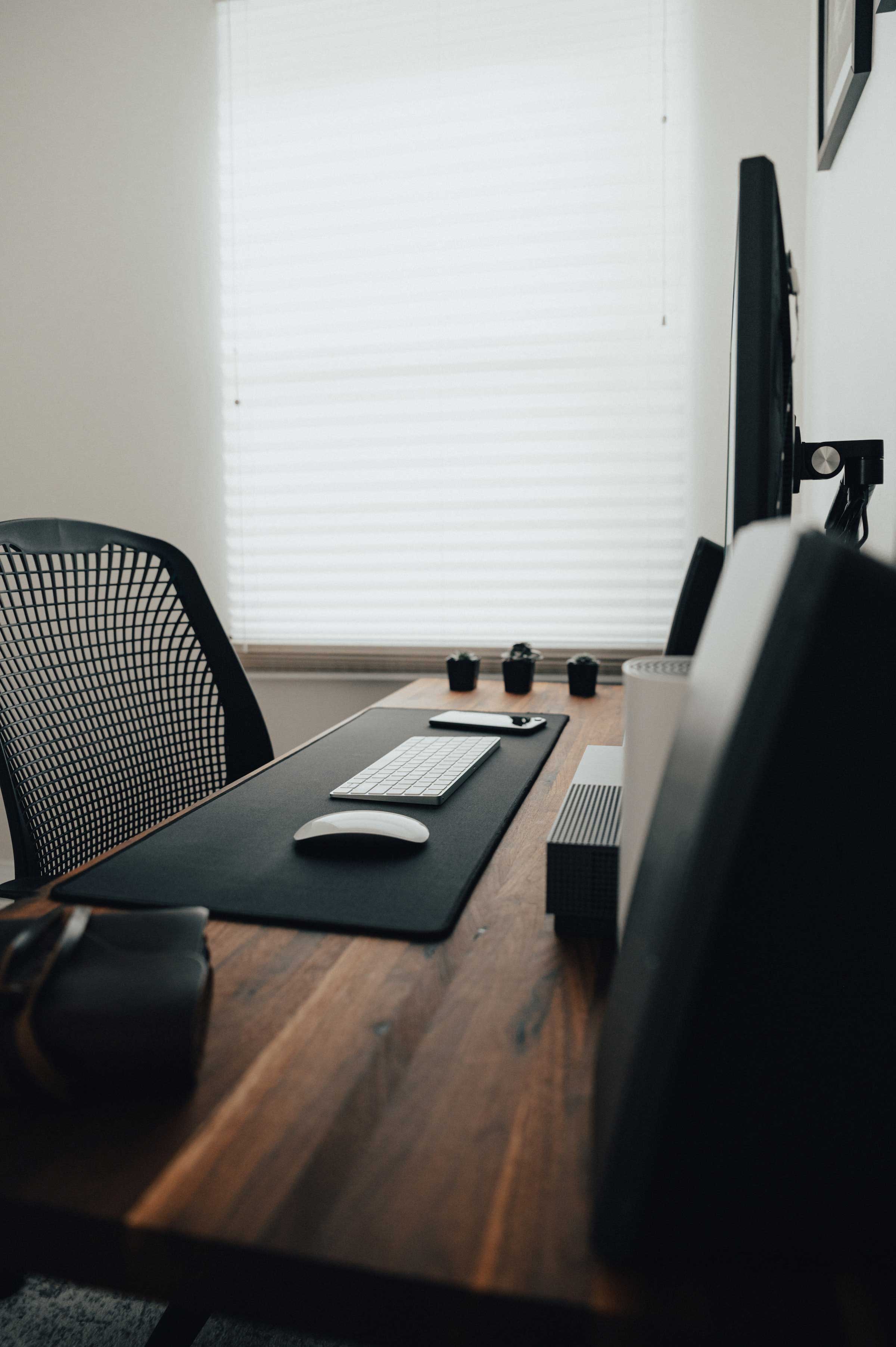 Max Andrey Desk Setup Image 2
