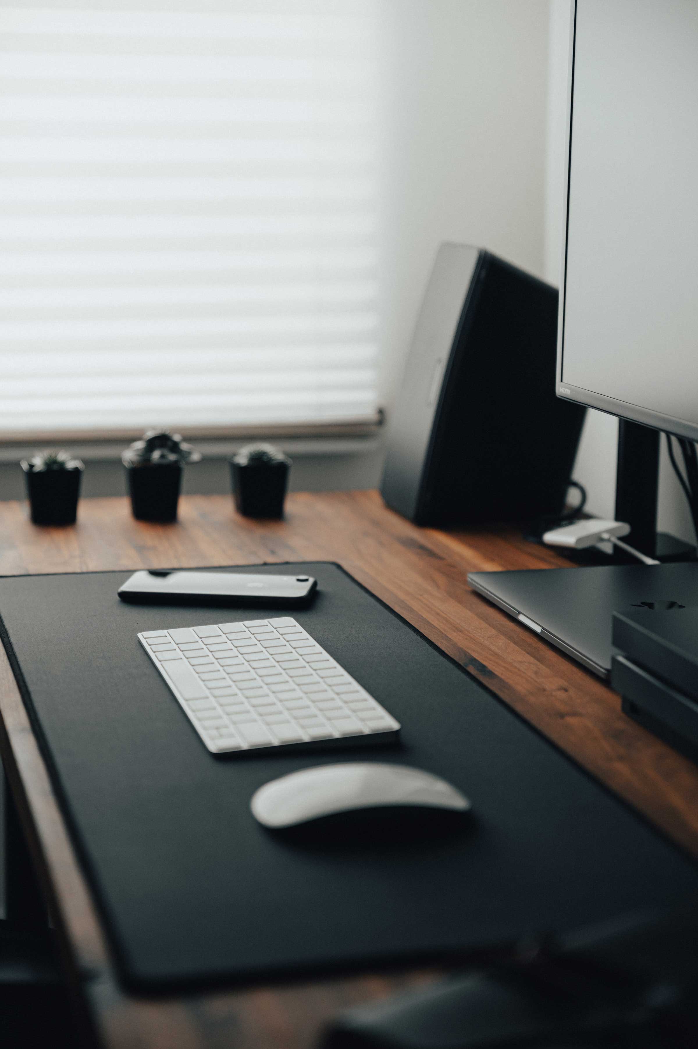 Max Andrey Desk Setup Image 3